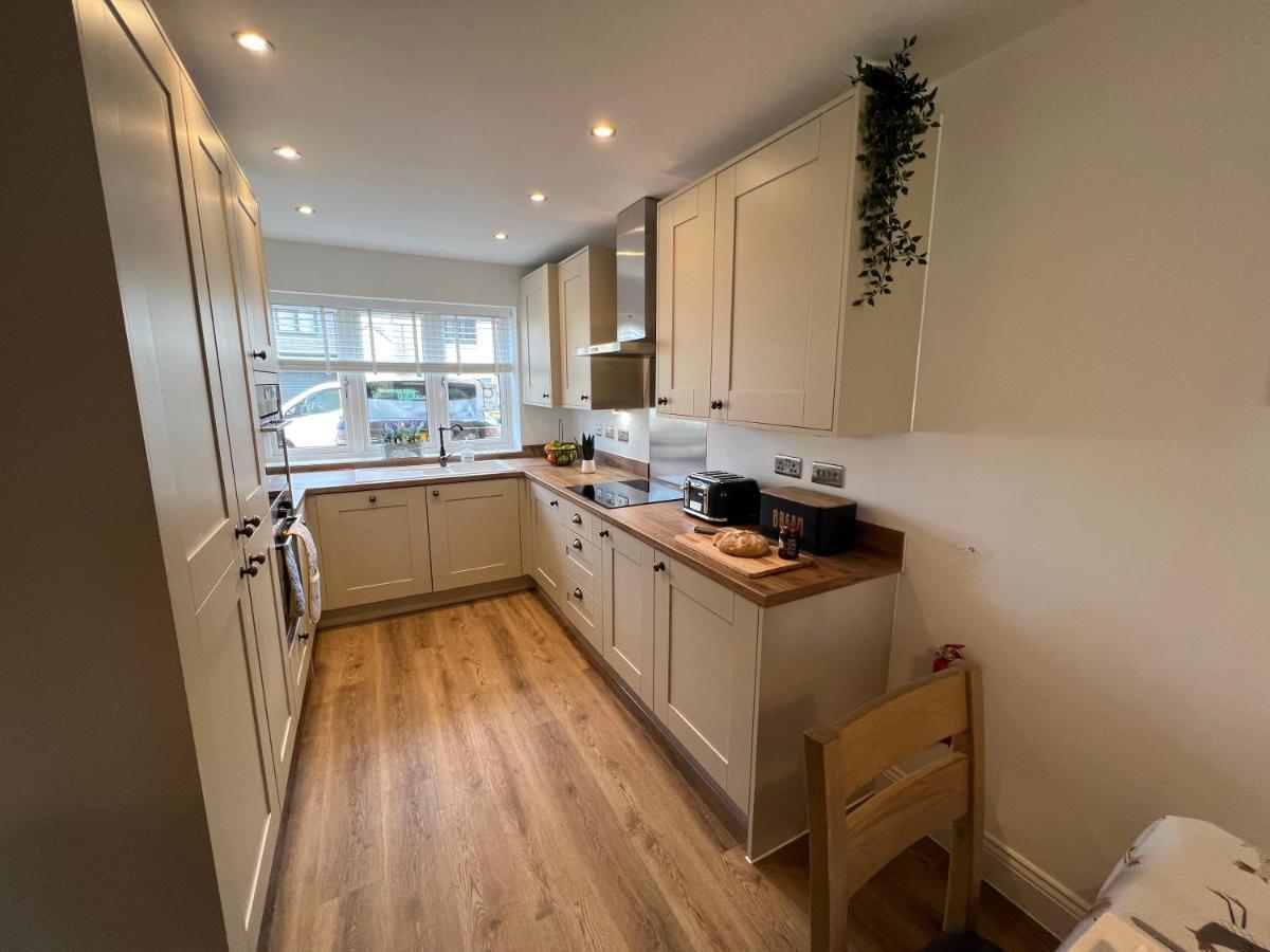 Dairy Cottage Уитби Екстериор снимка