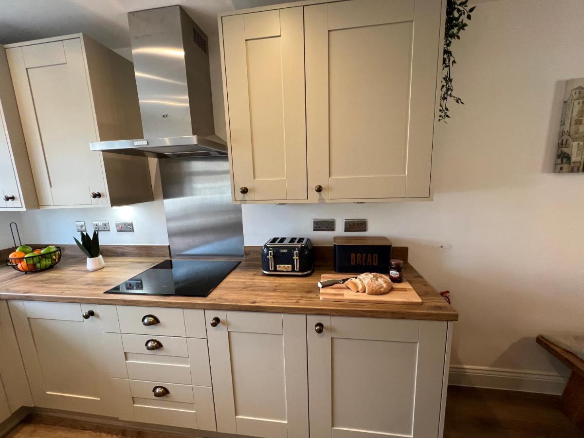Dairy Cottage Уитби Екстериор снимка