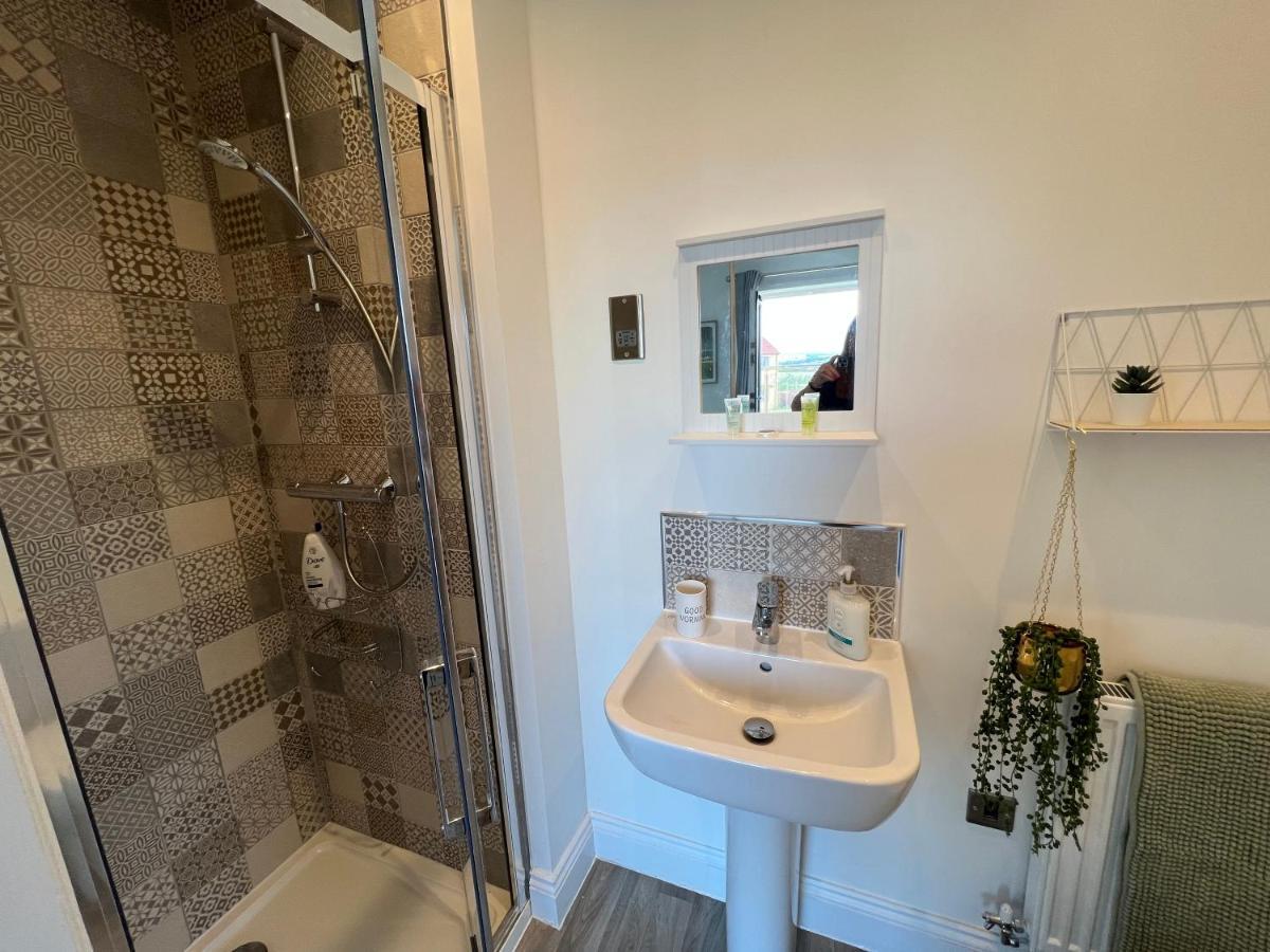 Dairy Cottage Уитби Екстериор снимка