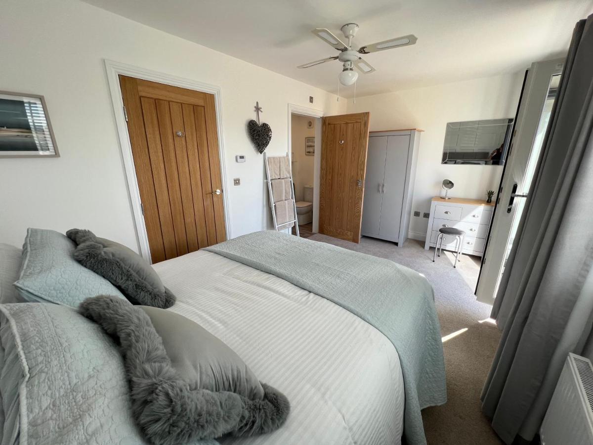 Dairy Cottage Уитби Екстериор снимка